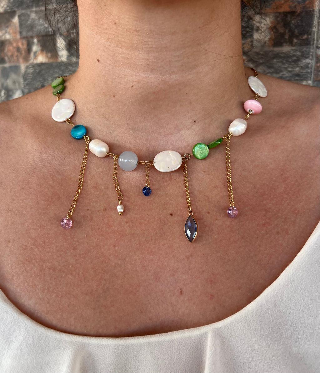 Collar Tesoro con piedras naturales multicolor y colgantes de cristal